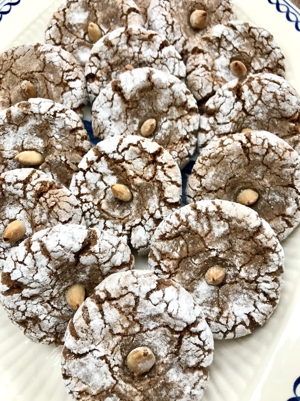Cioccolato, espresso e biscotto alle mandole Espresso - chocolate and almond biscuit